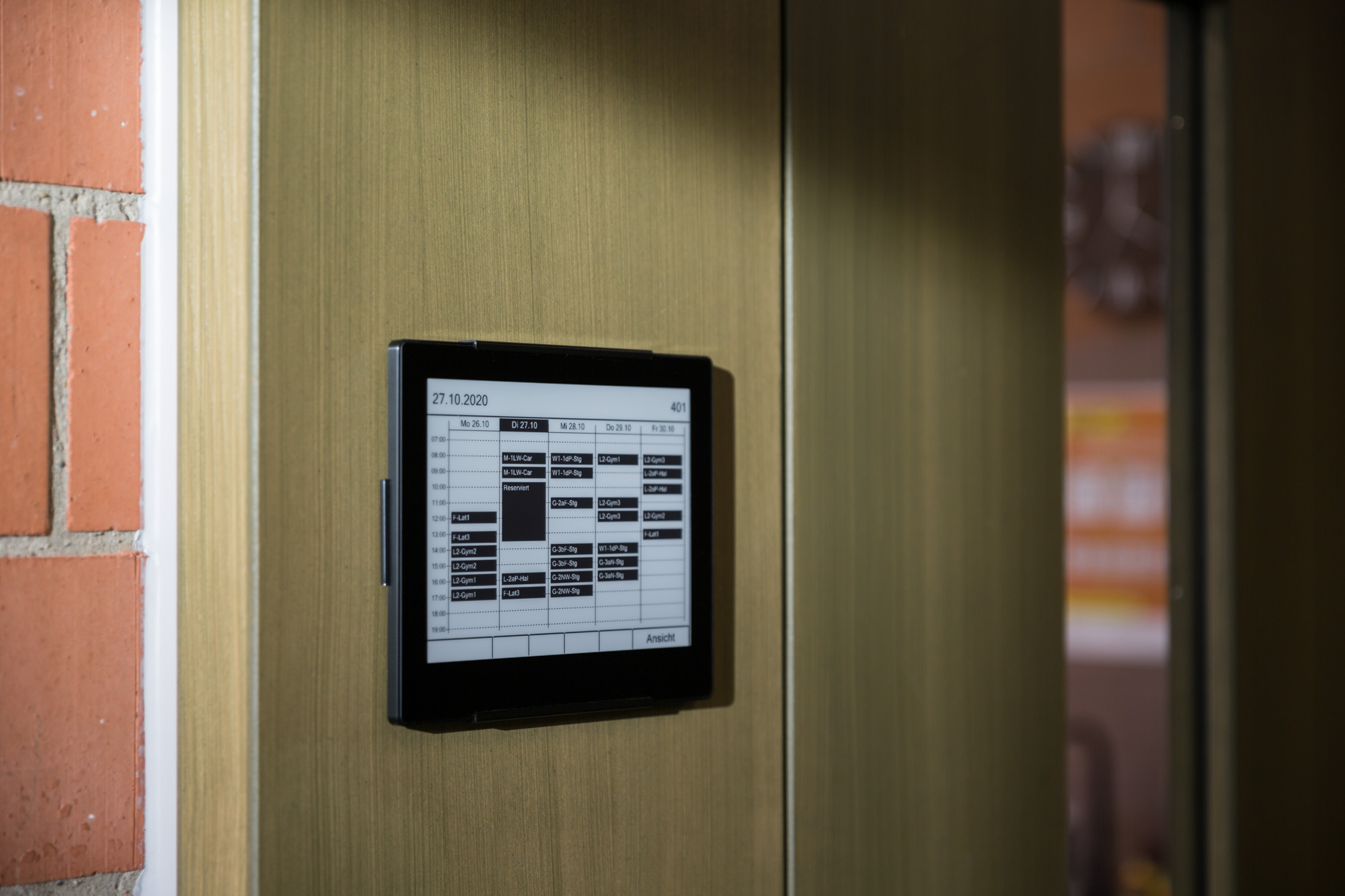 Education digital signage ROOMZ
