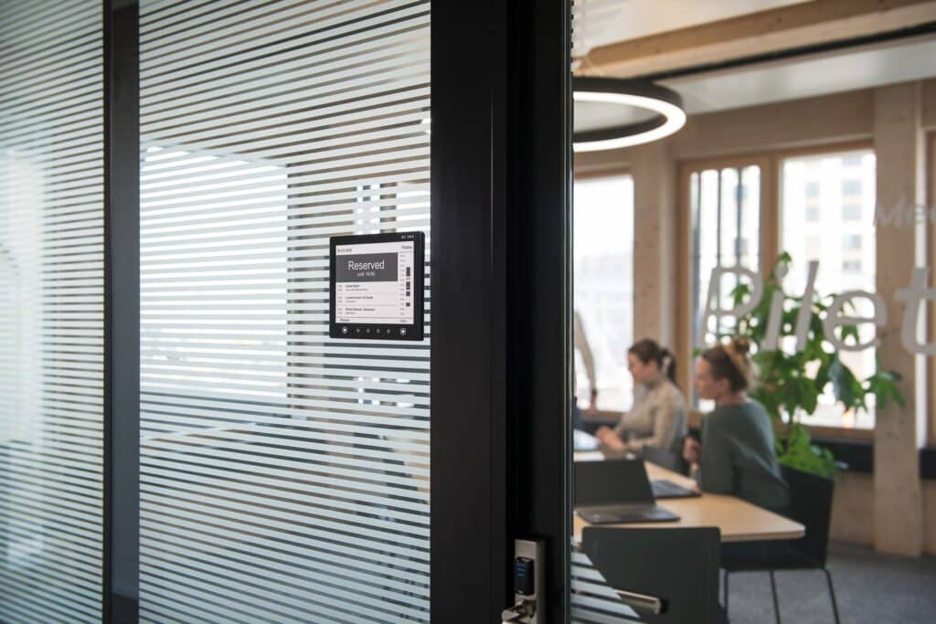 Meeting room booking panel I ROOMZ