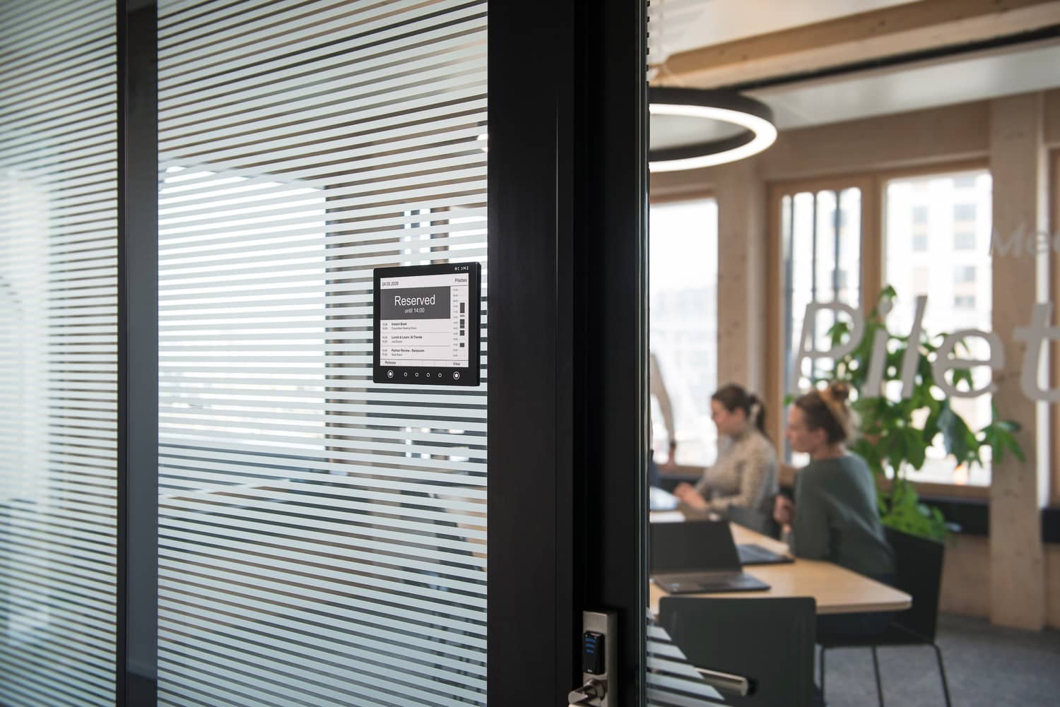 Meeting room booking panel I ROOMZ