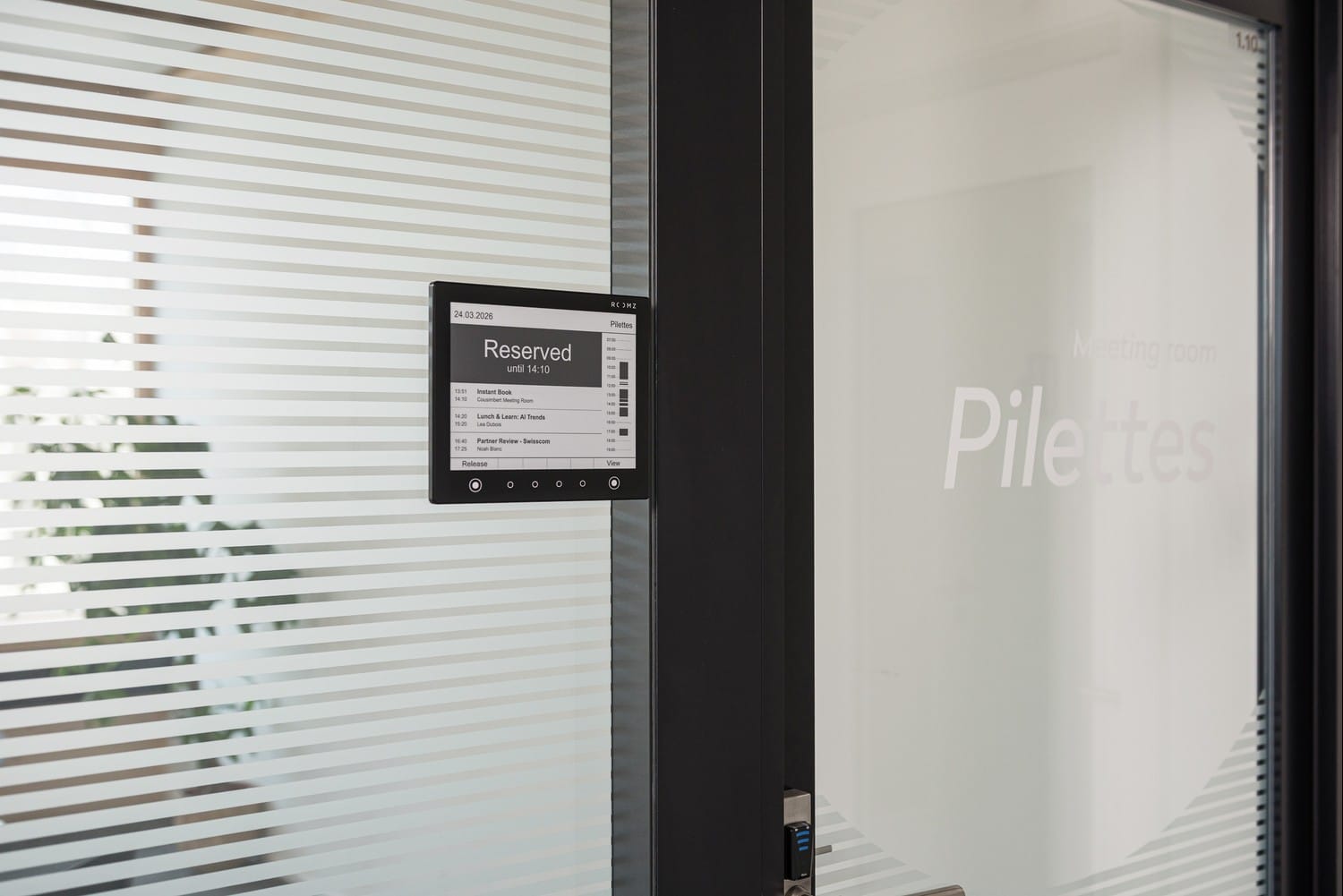 Roomz meeting room booking display