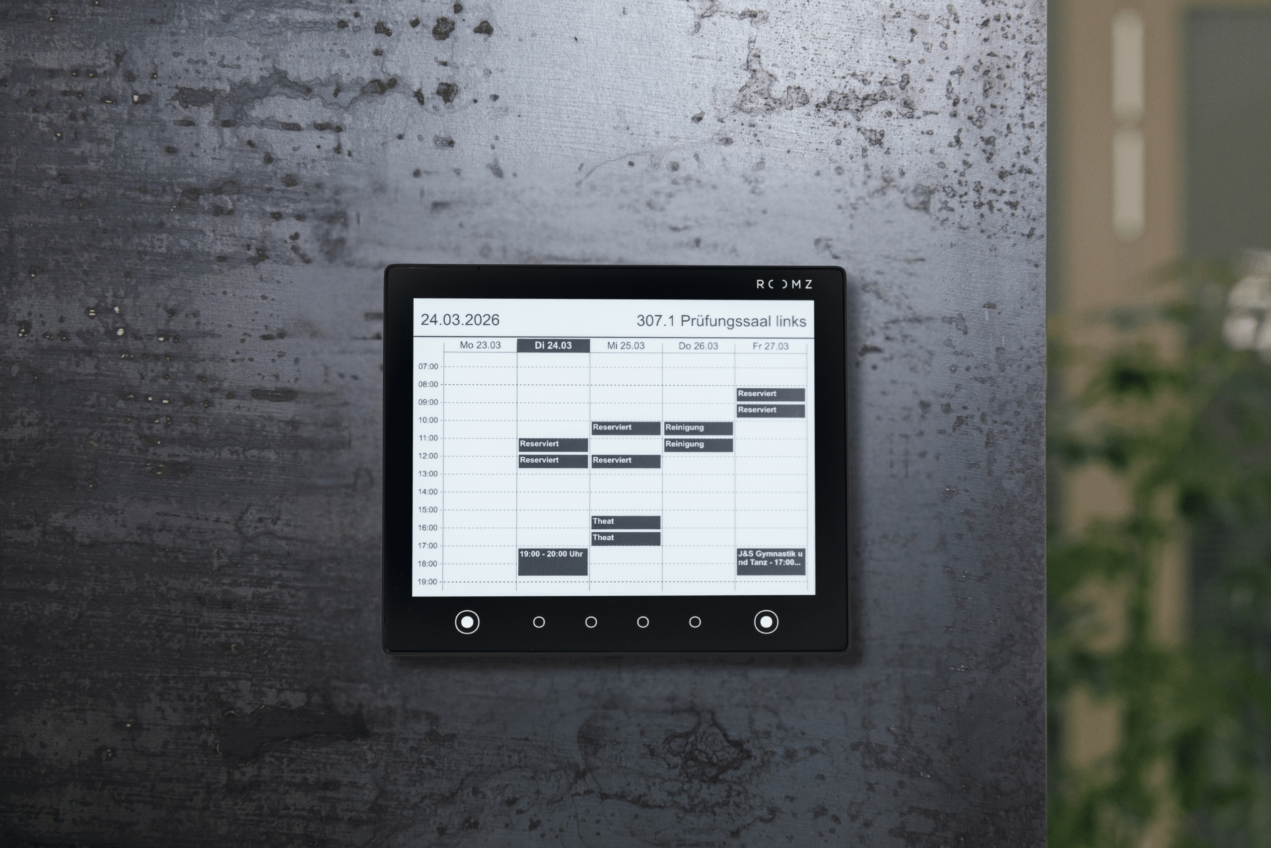 ROOMZ scheduling display
